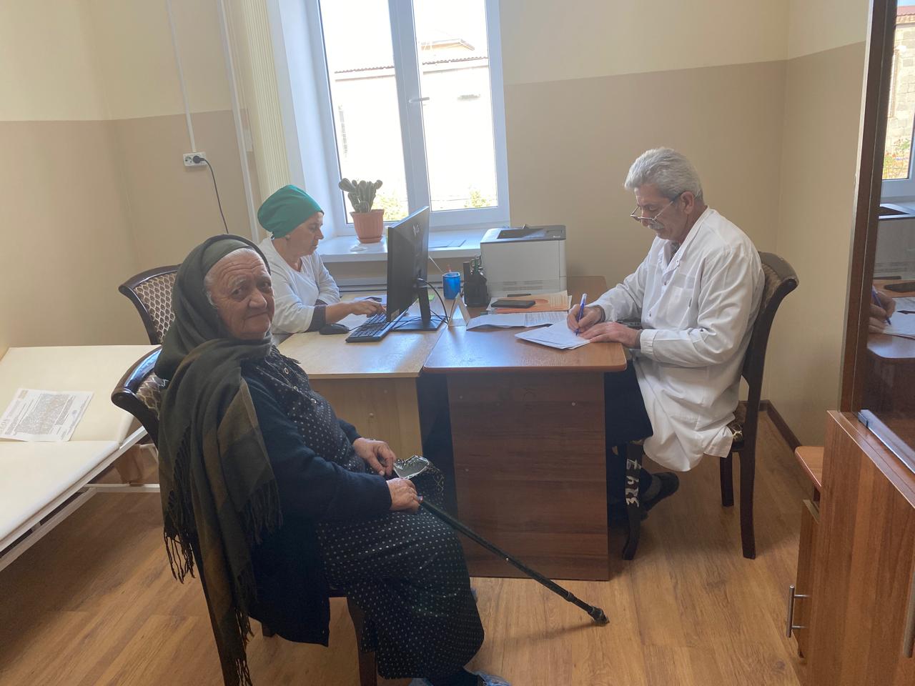 Территориальный Комплексный центр г.Дербента с января 2025 года в рамках проекта «Старшее поколение» доставил в медорганизации 250 пожилых